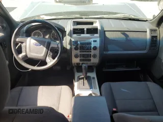 2012 Ford Escape XLT z VIN 1FMCU9DG1CKC54737, wystawiony jako Copart lot #59902055 z przebiegiem 206 067 mil mil oraz Szkoda całkowita • Salvage title. Historia ofert i sprzedaży dostępna na DreamBid. Obrazek 8.