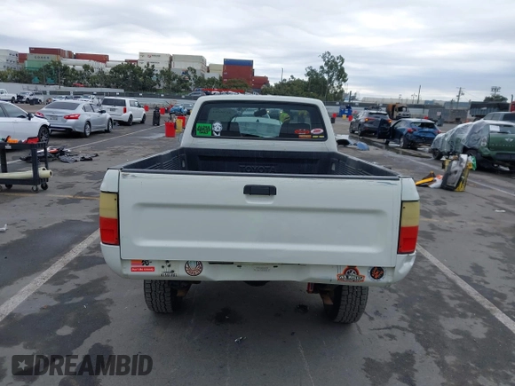 1992 Toyota Pickup z VIN 4TARN81A0NZ008256, wystawiony jako IAAI lot #41766264 z przebiegiem 278 220 mil mil oraz . Historia ofert i sprzedaży dostępna na DreamBid. Obrazek 16.