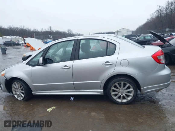 2011 Suzuki SX4 z VIN JS2YC5A41B6300385, wystawiony jako IAAI lot #41570810 z przebiegiem 117 847 mil mil oraz . Historia ofert i sprzedaży dostępna na DreamBid. Obrazek 14.