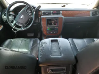 2008 Chevrolet Avalanche LTZ with VIN 3GNFK123X8G299738, listed as a Copart auction lot 50329585 with 212,632 mi miles and Clean Title. Bid and sale history available at DreamBid. Image 8.