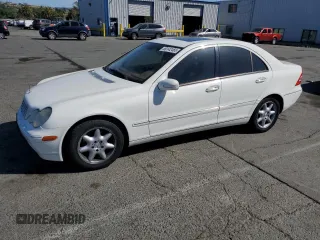 2004 Mercedes-Benz C 240 z VIN WDBRF61J84A607911, wystawiony jako Copart lot #59142465 z przebiegiem 180 572 mil mil oraz Szkoda całkowita • Salvage title. Historia ofert i sprzedaży dostępna na DreamBid. Obrazek 1.