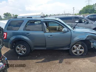2010 Ford Escape Limited с VIN 1FMCU9EG4AKC82995, выставлен на аукционе IAAI как лот 42625491 с пробегом 279 192 миль миль и . История ставок и продаж доступна на DreamBid. Изображение 14.
