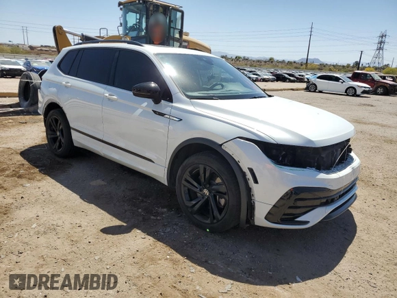 2023 Volkswagen Tiguan SE R-Line Black z VIN 3VVCB7AX7PM100553, wystawiony jako Copart lot #55635535 z przebiegiem 33 596 mil mil oraz Szkoda całkowita • Salvage title. Historia ofert i sprzedaży dostępna na DreamBid. Obrazek 4.