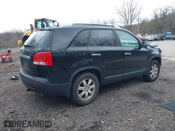 2013 Kia Sorento LX with VIN 5XYKTCA66DG417238, listed as a IAAI auction lot 41992513 with 166,134 mi miles. Bid and sale history available at carsss.com. Image 4.