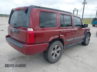 2008 Jeep Commander Sport z VIN 1J8HG48K48C175446, wystawiony jako IAAI lot #42206365 z przebiegiem 199 996 mil mil oraz . Historia ofert i sprzedaży dostępna na DreamBid. Obrazek 4.