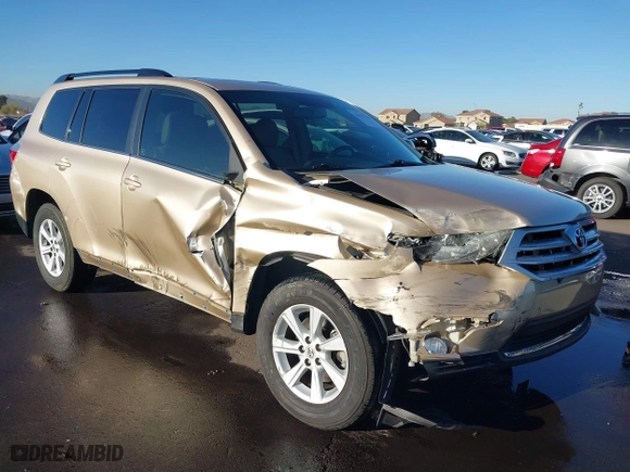 2013 Toyota Highlander with VIN 5TDZK3EH0DS107053, listed as a IAAI auction lot 41679784 with 136,100 mi miles. Bid and sale history available at carsss.com. Image 1.