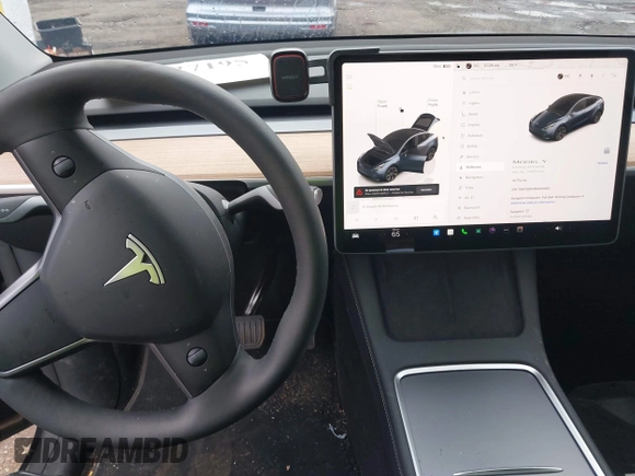 2024 Tesla Model Y Long Range z VIN 7SAYGDEE1RA323921, wystawiony jako IAAI lot #42027195 z przebiegiem 13 774 mil mil oraz . Historia ofert i sprzedaży dostępna na DreamBid. Obrazek 18.