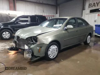 2004 Suzuki Forenza S z VIN KL5JD52Z14K975804, wystawiony jako Copart lot #43227455 z przebiegiem 114 726 mil mil oraz Szkody całkowita. Historia ofert i sprzedaży dostępna na DreamBid. Obrazek 1.