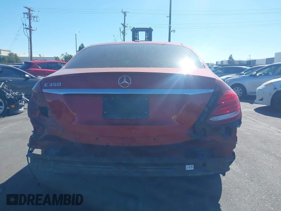 2020 Mercedes-Benz E 350 z VIN WDDZF8DBXLA704257, wystawiony jako IAAI lot #41248454 z przebiegiem 67 143 mil mil oraz . Historia ofert i sprzedaży dostępna na DreamBid. Obrazek 16.