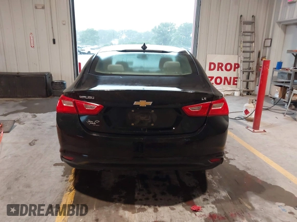 2016 Chevrolet Malibu LS z VIN 1G1ZB5ST6GF211340, wystawiony jako IAAI lot #42116361 z przebiegiem 96 753 mil mil oraz . Historia ofert i sprzedaży dostępna na DreamBid. Obrazek 16.