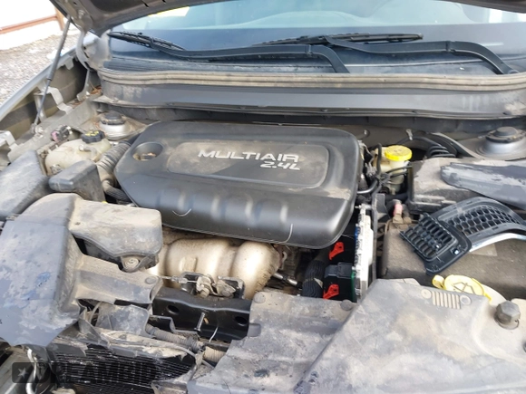 2014 Jeep Cherokee Altitude with VIN 1C4PJMCB2EW172275, listed as a IAAI auction lot 41923246 with 197,274 mi miles and . Bid and sale history available at DreamBid. Image 10.