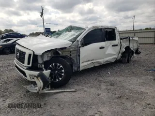 2019 Nissan Titan Pro-4X z VIN 1N6AA1E53KN535323, wystawiony jako Copart lot #69944144 z przebiegiem Nie podano mil oraz Szkoda całkowita • Salvage title. Historia ofert i sprzedaży dostępna na DreamBid. Obrazek 1.