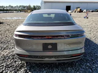 2023 Lucid Air Pure z VIN 50EA1PFA7PA006470, wystawiony jako Copart lot #56476674 z przebiegiem 18 246 mil mil oraz Szkody całkowita. Historia ofert i sprzedaży dostępna na DreamBid. Obrazek 6.