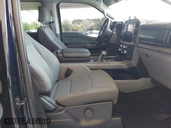 2024 Ford F-150 Lightning XLT z VIN 1FTVW3LK9RWG08466, wystawiony jako IAAI lot #42251872 z przebiegiem 3 045 mil mil oraz . Historia ofert i sprzedaży dostępna na DreamBid. Obrazek 5.