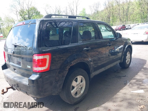 2010 Ford Escape XLT z VIN 1FMCU9DGXAKD25432, wystawiony jako IAAI lot #42195798 z przebiegiem 135 080 mil mil oraz . Historia ofert i sprzedaży dostępna na DreamBid. Obrazek 4.
