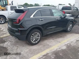 2024 Cadillac XT4 AWD Premium Luxury с VIN 1GYFZDR44RF147956, выставлен на аукционе IAAI как лот 42434595 с пробегом 26 328 миль миль и . История ставок и продаж доступна на DreamBid. Изображение 4.