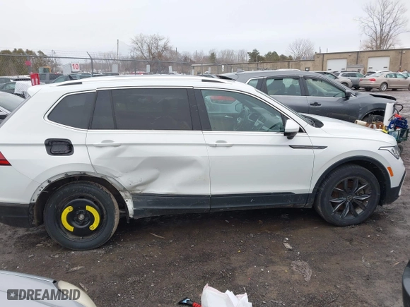 2022 Volkswagen Tiguan SE with VIN 3VV2B7AX8NM068186, listed as a IAAI auction lot 41704979 with 48,424 mi miles. Bid and sale history available at carsss.com. Image 13.