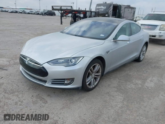2013 Tesla Model S with VIN 5YJSA1CG3DFP28908, listed as a IAAI auction lot 41804041 with 140,756 mi miles and . Bid and sale history available at DreamBid. Image 2.
