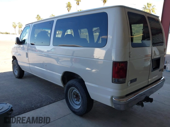 2005 Ford Econoline Passenger XL with VIN 1FBNE31L45HB23735, listed as a IAAI auction lot 41700427 with 241,456 mi miles. Bid and sale history available at carsss.com. Image 3.