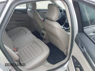 2017 Ford Fusion SE z VIN 3FA6P0HD5HR166433, wystawiony jako IAAI lot #42394998 z przebiegiem 121 333 mil mil oraz . Historia ofert i sprzedaży dostępna na DreamBid. Obrazek 8.