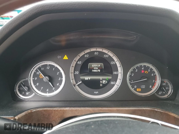 2013 Mercedes-Benz E 350 Luxury with VIN WDDHF8JB3DA749509, listed as a Copart auction lot 58220015 with 148,375 mi miles and Salvage title. Bid and sale history available at DreamBid. Image 9.