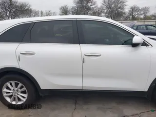 2019 Kia Sorento L with VIN 5XYPG4A38KG555012, listed as a IAAI auction lot 41772285 with 111,685 mi miles. Bid and sale history available at carsss.com. Image 13.