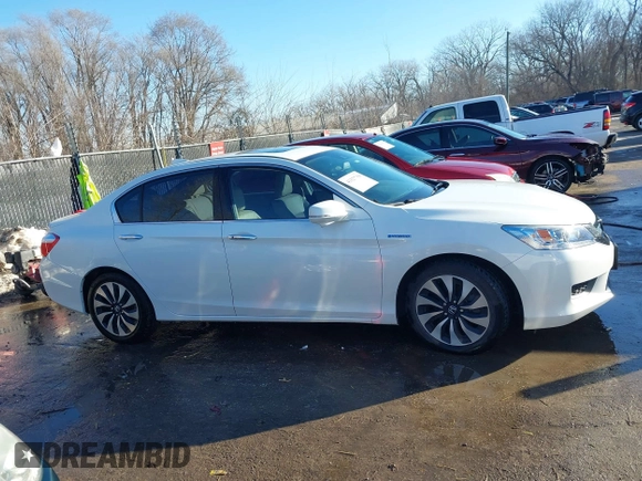 2014 Honda Accord Touring with VIN 1HGCR6F7XEA003663, listed as a IAAI auction lot 41327750 with 162,513 mi miles and . Bid and sale history available at DreamBid. Image 13.