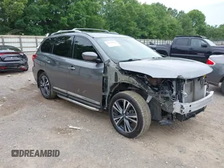 2020 Nissan Pathfinder Platinum z VIN 5N1DR2DM1LC585198, wystawiony jako IAAI lot #42451764 z przebiegiem 60 692 mil mil oraz . Historia ofert i sprzedaży dostępna na DreamBid. Obrazek 1.