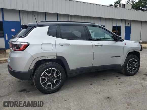 2025 Jeep Compass Trailhawk with VIN 3C4NJDDN9ST556944, listed as a Copart auction lot 65061335 with 10,196 mi miles and Clean title. Bid and sale history available at DreamBid. Image 3.