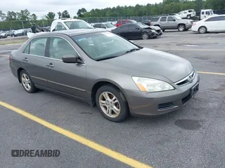 2007 Honda Accord EX с VIN 1HGCM56797A167398, выставлен на аукционе IAAI как лот 42477328 с пробегом 176 495 миль миль и . История ставок и продаж доступна на DreamBid. Изображение 1.