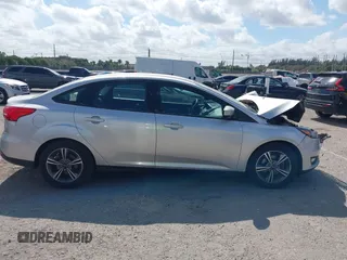 2018 Ford Focus SE z VIN 1FADP3FE3JL220529, wystawiony jako IAAI lot #41564216 z przebiegiem 16 883 mil mil oraz . Historia ofert i sprzedaży dostępna na DreamBid. Obrazek 13.
