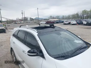 2016 Kia Sorento SX z VIN 5XYPKDA59GG113511, wystawiony jako IAAI lot #41997346 z przebiegiem 140 017 mil mil oraz . Historia ofert i sprzedaży dostępna na DreamBid. Obrazek 6.