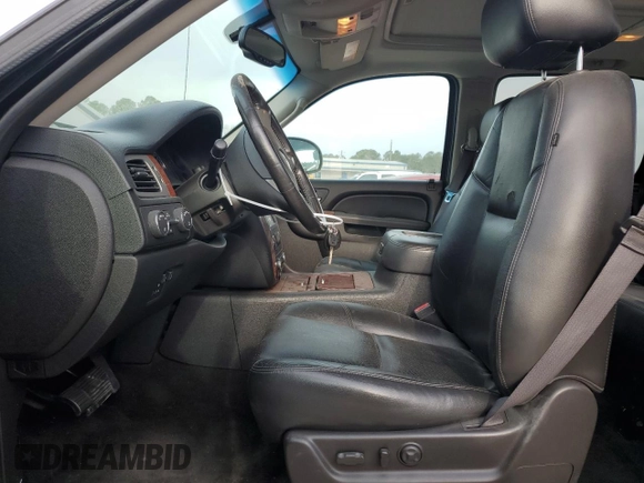 2013 Chevrolet Avalanche LTZ with VIN 3GNTKGE73DG178791, listed as a Copart auction lot 48565755 with 201,029 mi miles and Salvage title. Bid and sale history available at DreamBid. Image 7.
