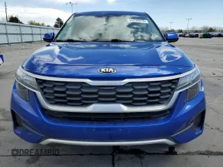 2021 Kia Seltos LX z VIN KNDEPCAA1M7156409, wystawiony jako Copart lot #54250375 z przebiegiem 42 378 mil mil oraz Szkody całkowita. Historia ofert i sprzedaży dostępna na DreamBid. Obrazek 5.