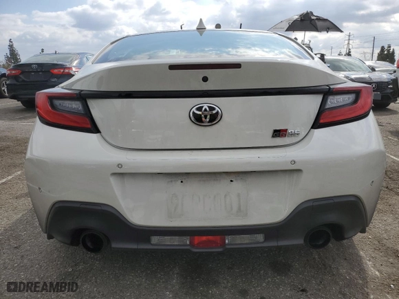 2024 Toyota GR86 with VIN JF1ZNBB17R8753569, listed as a Copart auction lot 44999835 with 10,975 mi miles and Salvage Title. Bid and sale history available at carsss.com. Image 6.