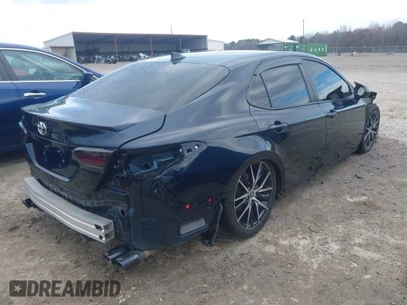 2020 Toyota Camry SE with VIN 4T1G11AK6LU969747, listed as a IAAI auction lot 41723352 with 47,607 mi miles. Bid and sale history available at carsss.com. Image 4.
