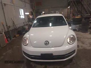 2012 Volkswagen Beetle 2.0T Turbo PZEV with VIN 3VWVA7AT4CM603293, listed as a IAAI auction lot 41633664 with 91,410 mi miles. Bid and sale history available at carsss.com. Image 6.