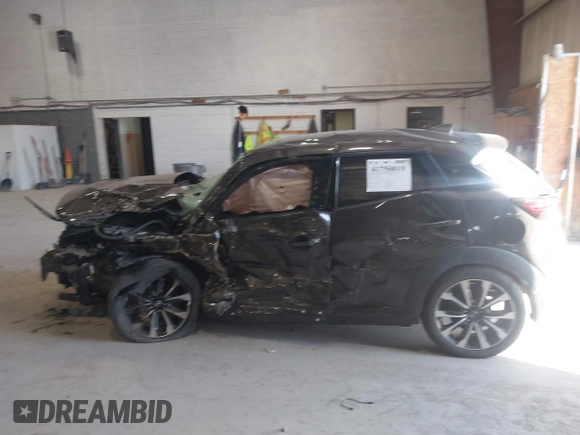 2019 Mazda CX-3 Grand Touring with VIN JM1DKFD71K0415739, listed as a IAAI auction lot 41750019 with 95,336 mi miles. Bid and sale history available at carsss.com. Image 14.