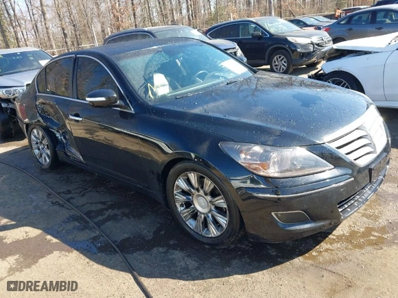 2009 Hyundai Genesis with VIN KMHGC46EX9U054696, listed as a IAAI auction lot 41651327 with 189,184 mi miles. Bid and sale history available at carsss.com. Image 1.