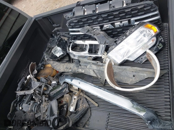 2024 Ram 2500 Big Horn z VIN 3C6UR5DL8RG343566, wystawiony jako IAAI lot #42526456 z przebiegiem Nie podano mil oraz . Historia ofert i sprzedaży dostępna na DreamBid. Obrazek 12.