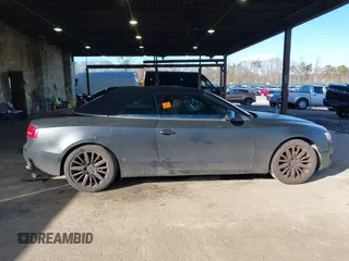 2010 Audi A5 Premium Plus z VIN WAULFAFH7AN024487, wystawiony jako IAAI lot #41574470 z przebiegiem 116 074 mil mil oraz . Historia ofert i sprzedaży dostępna na DreamBid. Obrazek 13.