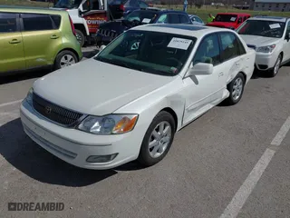 2001 Toyota Avalon XL w/Bucket Seats with VIN 4T1BF28B61U169213, listed as a IAAI auction lot 41829245 with 99,940 mi miles. Bid and sale history available at carsss.com. Image 2.