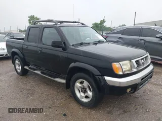 2000 Nissan Frontier XE z VIN 1N6ED27Y4YC355942, wystawiony jako IAAI lot #42162996 z przebiegiem 278 251 mil mil oraz . Historia ofert i sprzedaży dostępna na DreamBid. Obrazek 1.