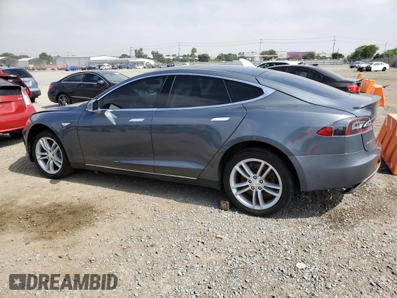 2013 Tesla Model S z VIN 5YJSA1CG9DFP09733, wystawiony jako Copart lot #58081845 z przebiegiem 88 163 mil mil oraz Szkoda całkowita • Salvage title. Historia ofert i sprzedaży dostępna na DreamBid. Obrazek 2.