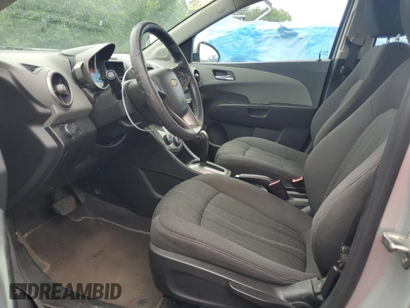 2014 Chevrolet Sonic LT z VIN 1G1JC5SH1E4243983, wystawiony jako Copart lot #59483085 z przebiegiem 106 345 mil mil oraz Szkoda całkowita • Salvage title. Historia ofert i sprzedaży dostępna na DreamBid. Obrazek 7.