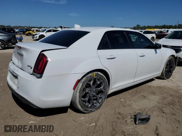 2019 Chrysler 300 S z VIN 2C3CCABG1KH654061, wystawiony jako Copart lot #47137005 z przebiegiem 109 896 mil mil oraz Szkoda całkowita • Salvage title. Historia ofert i sprzedaży dostępna na DreamBid. Obrazek 3.