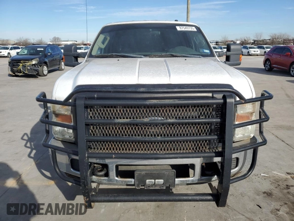 2008 Ford F-250 XL z VIN 1FTSW20578EB47672, wystawiony jako Copart lot #87549735 z przebiegiem 211 326 mil mil oraz Czysty tytuł • Clean title. Historia ofert i sprzedaży dostępna na DreamBid. Obrazek 5.