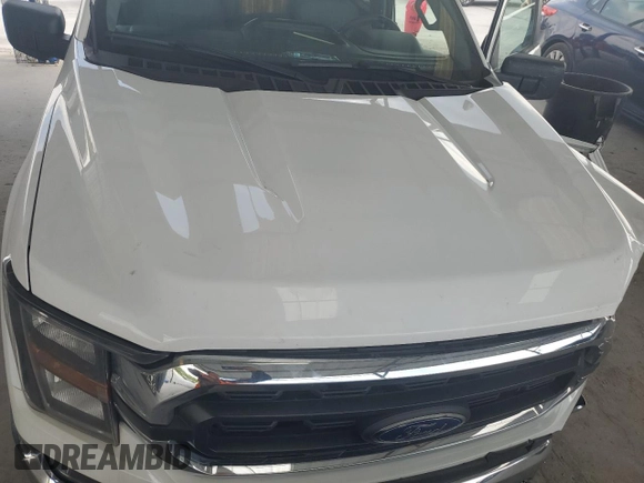 2023 Ford F-150 XL z VIN 1FTEW1C8XPKD33994, wystawiony jako Copart lot #63326315 z przebiegiem 55 593 mil mil oraz Szkoda całkowita • Salvage title. Historia ofert i sprzedaży dostępna na DreamBid. Obrazek 11.