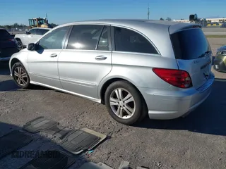 2009 Mercedes-Benz R-Class 3.5L with VIN 4JGCB65E79A091818, listed as a IAAI auction lot 40974146 with 131,515 mi miles. Bid and sale history available at carsss.com. Image 3.