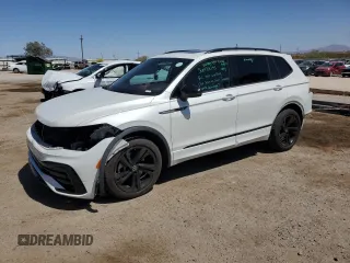 2023 Volkswagen Tiguan SE R-Line Black z VIN 3VVCB7AX7PM100553, wystawiony jako Copart lot #55635535 z przebiegiem 33 596 mil mil oraz Szkoda całkowita • Salvage title. Historia ofert i sprzedaży dostępna na DreamBid. Obrazek 1.